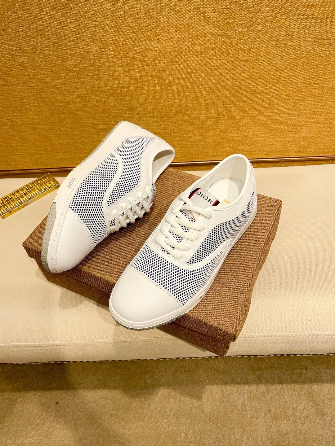 Factory price 420🔥[Dior] Dior’s new model is carefully crafted and set off the audience! An international brand that continues to innovate. This men's all-season casual shoe is the original version. The upper is made of cowhide material and the leather feet are super lightweight. The outsole is ultra-light and non-slip. It is breathable and comfortable and the quality speaks for itself. Color: Multiple colors available. Size: 38-44 (45 customized)